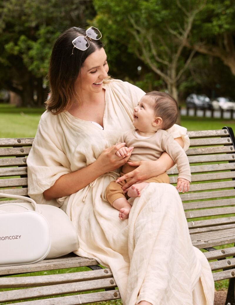 Momcozy M6 Mobile Breast Pump Double - maroon – Image 3