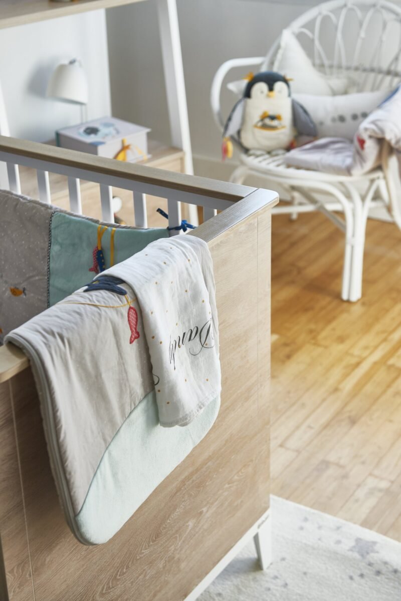 Lit bébé 70 x 140 Chêne blond-Blanc MARCEL – Image 3